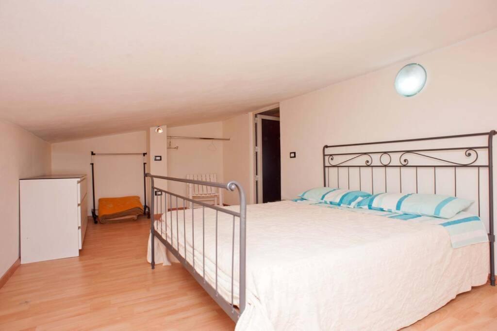Loft Mansardato Con Giardino E Piscina In Villa Privata Loft With Garden And Swimming Pool In A Private Villa Sestu Buitenkant foto